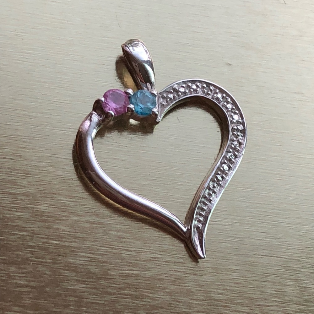 White gold 10k heart pendant